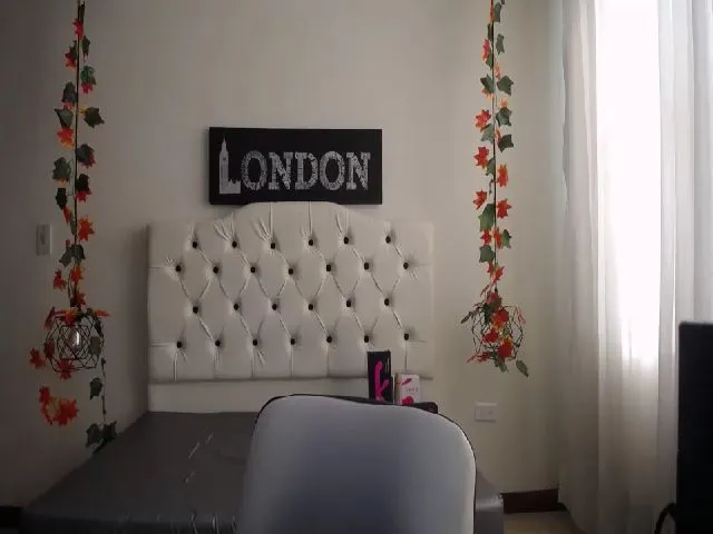 Live sex webcam photo for Carolinforbes #272151757