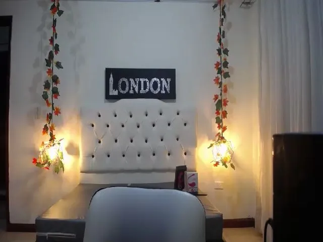Live sex webcam photo for Carolinforbes #272168546