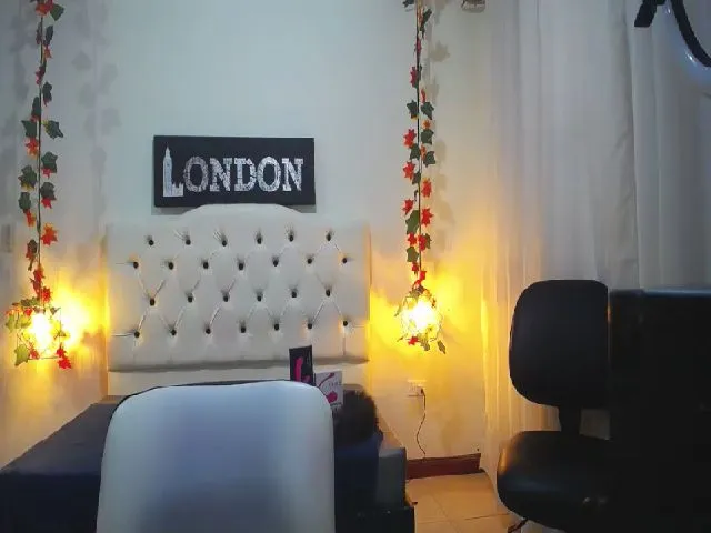 Live sex webcam photo for Carolinforbes #272286787