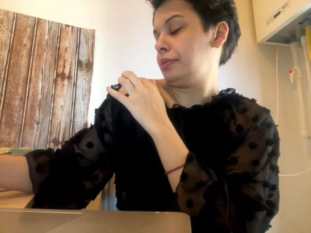 Live sex webcam photo for Carolinschi #272875299