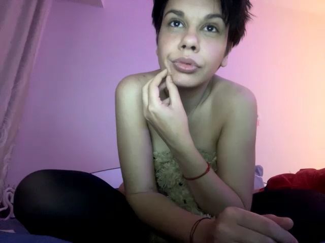 Live sex webcam photo for Carolinschi #273332601