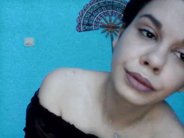 Live sex webcam photo for Carolinschi #273537169