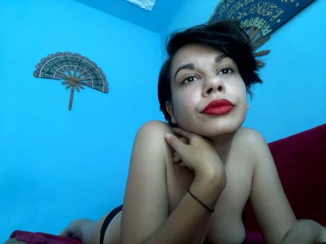 Live sex webcam photo for Carolinschi #273739294