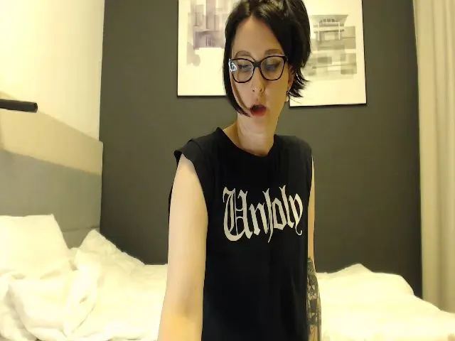 Live sex webcam photo for CarrieCastle #274089402