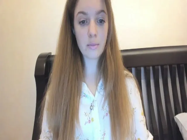 Live sex webcam photo for Carrolyna #272657497