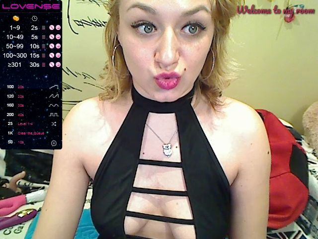 Live sex webcam photo for CatGirl01 #272435031