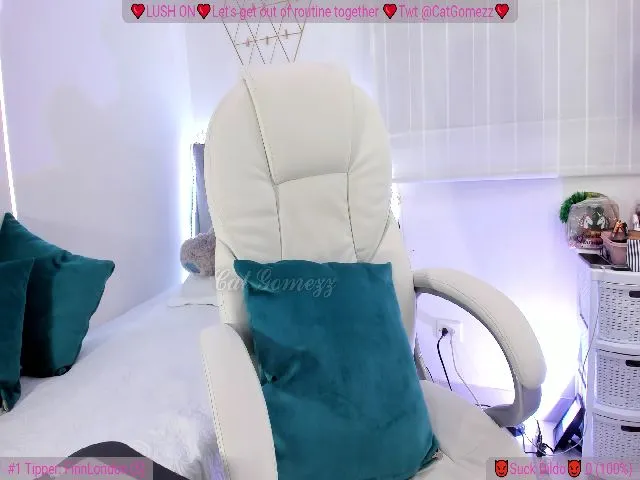 Live sex webcam photo for CatGomezz #272520856