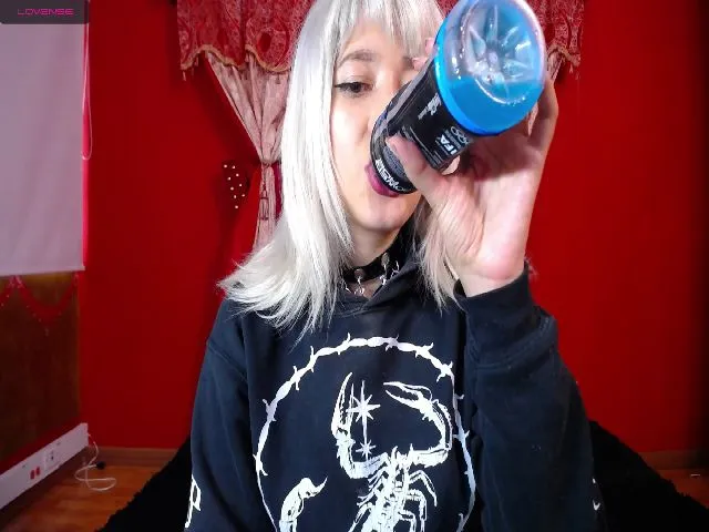 Live sex webcam photo for Cat_apple #272611565