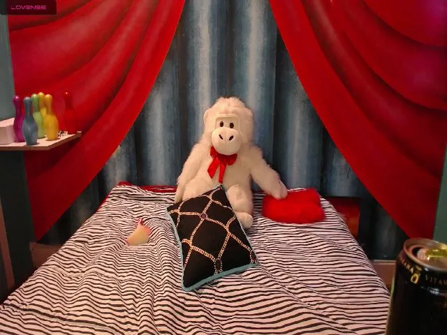 Live sex webcam photo for Cat_apple #272984158