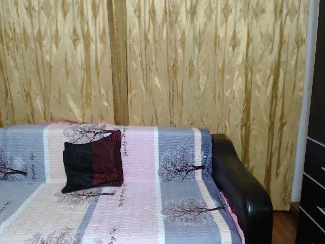 Live sex webcam photo for Cataleyame #274392944