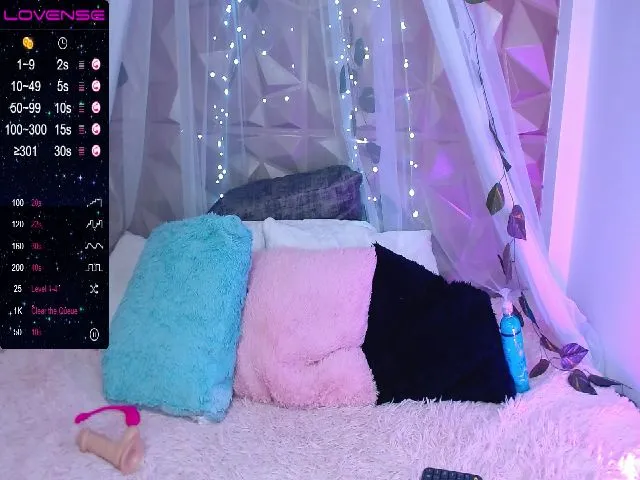 Live sex webcam photo for CatalinaRoman #271904589