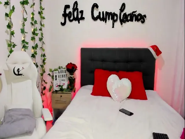 Live sex webcam photo for Catalinacasas #271705563