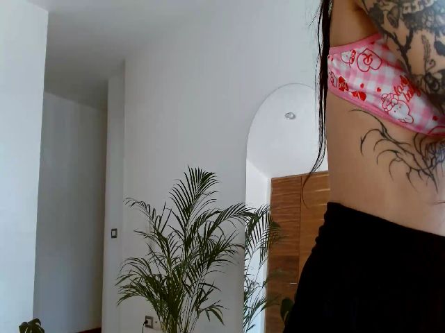 Live sex webcam photo for Catelinecane #273742522