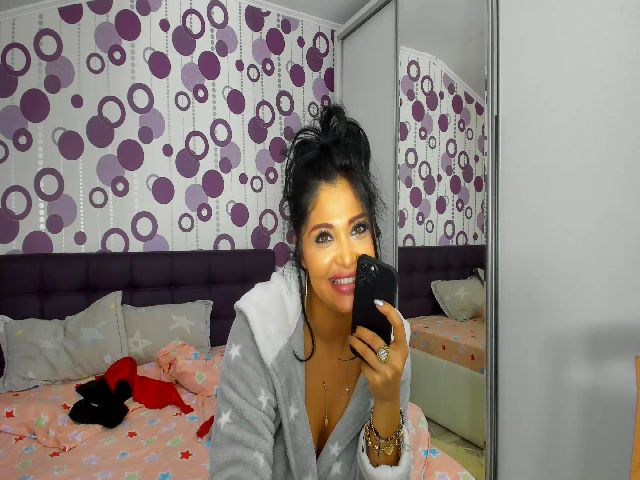 Live sex webcam photo for Cellineee #272190925