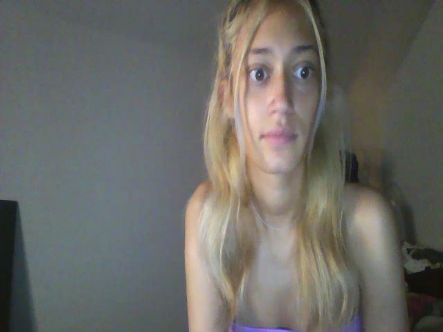 Live sex webcam photo for CescaAmor #273579528