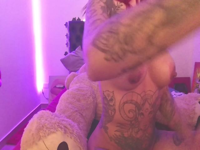 Live sex webcam photo for Chanell_tatto #272221470