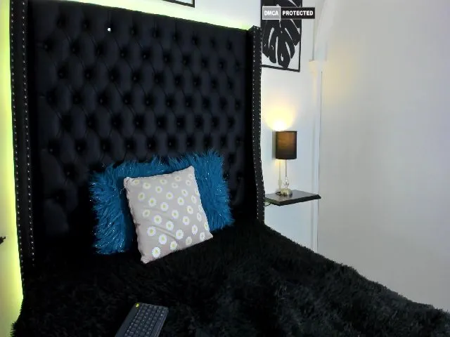 Live sex webcam photo for Channell_10 #273084085