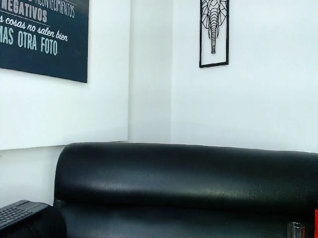 Live sex webcam photo for Chantal_grey #272706564