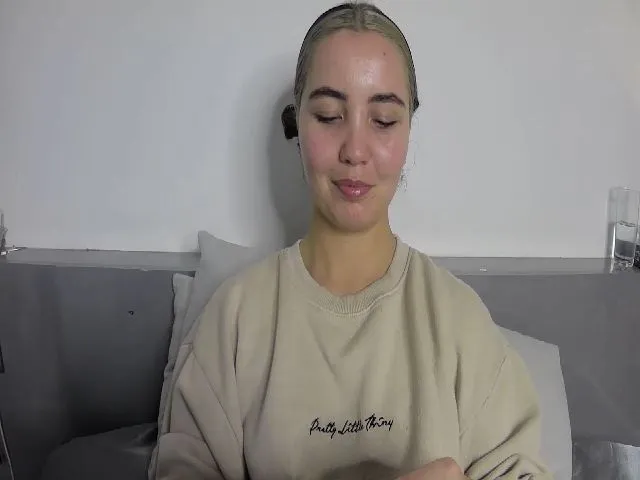 Live sex webcam photo for CharlieSimmsx #271832749