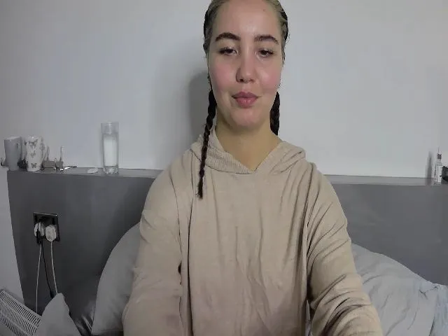 Live sex webcam photo for CharlieSimmsx #271841969