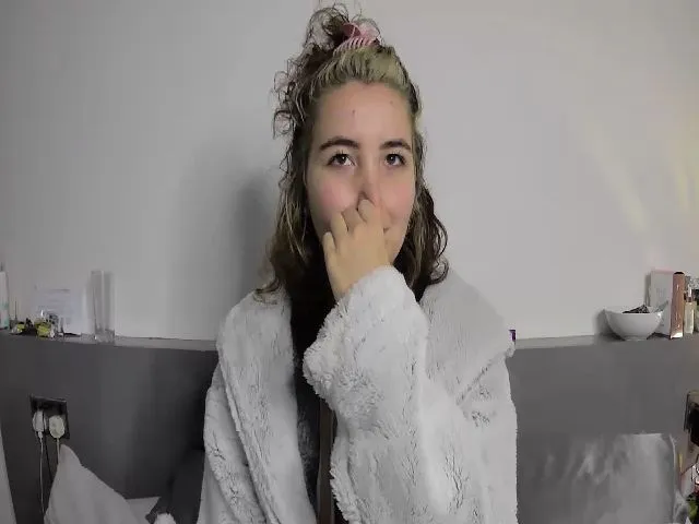 Live sex webcam photo for CharlieSimmsx #271865333