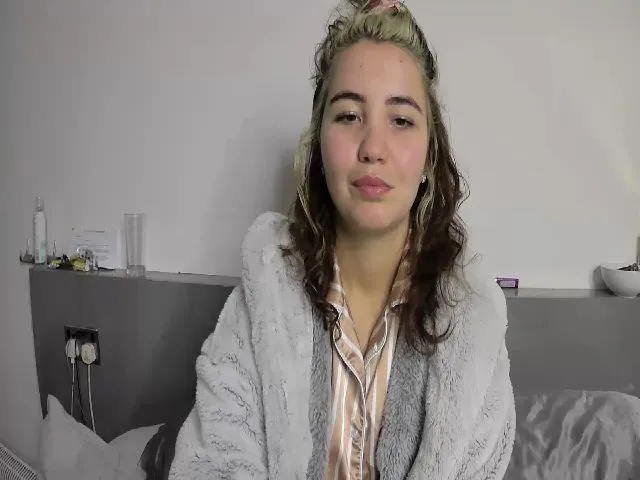 Live sex webcam photo for CharlieSimmsx #271865498