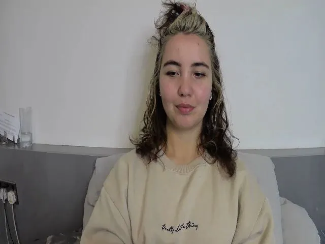 Live sex webcam photo for CharlieSimmsx #271873255