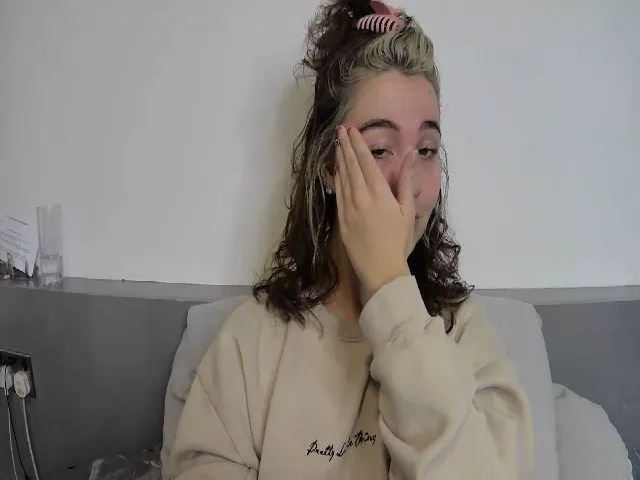 Live sex webcam photo for CharlieSimmsx #271873295