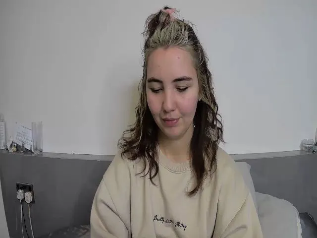 Live sex webcam photo for CharlieSimmsx #271873813