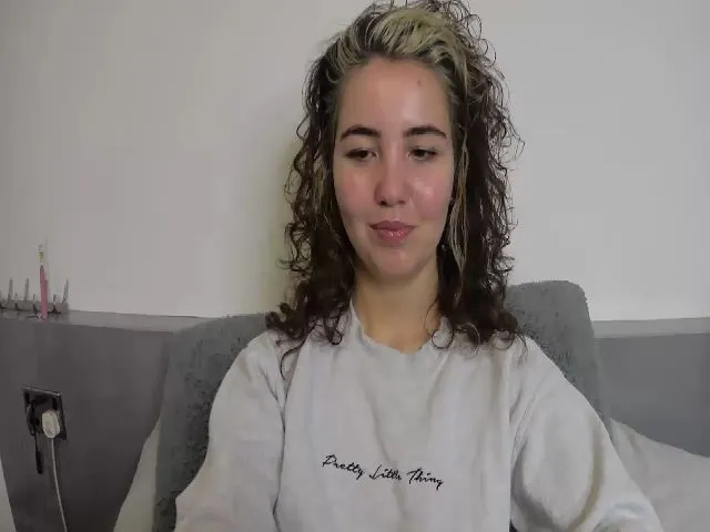 Live sex webcam photo for CharlieSimmsx #272042685