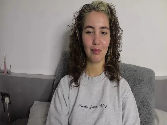 Live sex webcam photo for CharlieSimmsx #272043760