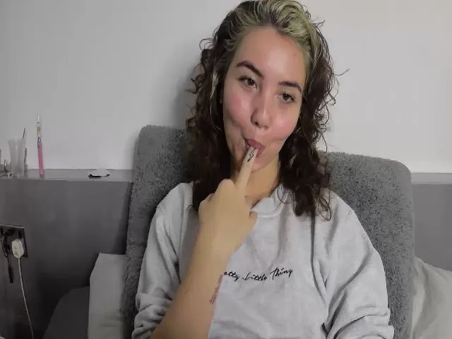 Live sex webcam photo for CharlieSimmsx #272046917