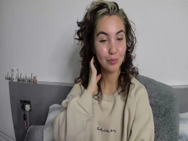 Live sex webcam photo for CharlieSimmsx #272086569