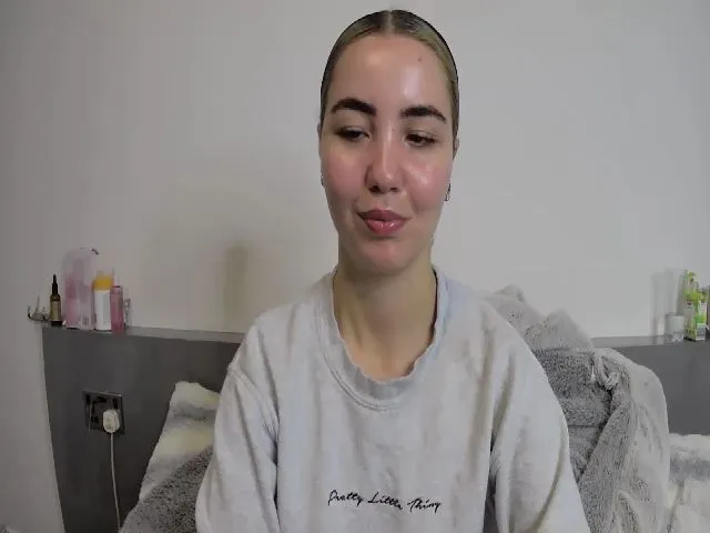 Live sex webcam photo for CharlieSimmsx #272173791