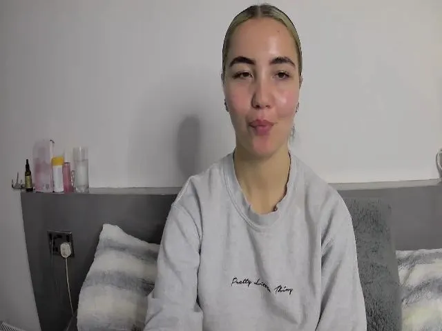 Live sex webcam photo for CharlieSimmsx #272183662