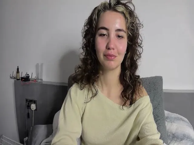 Live sex webcam photo for CharlieSimmsx #272231259