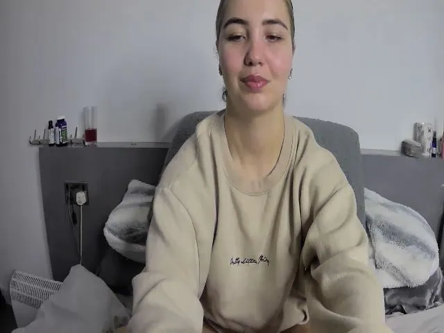 Live sex webcam photo for CharlieSimmsx #272279662