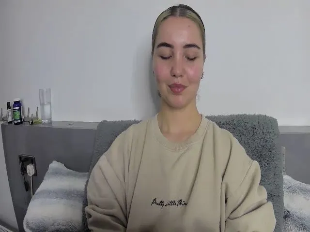 Live sex webcam photo for CharlieSimmsx #272282233