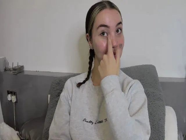 Live sex webcam photo for CharlieSimmsx #272500492