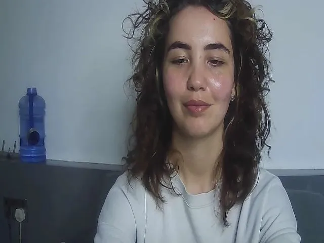 Live sex webcam photo for CharlieSimmsx #273041542