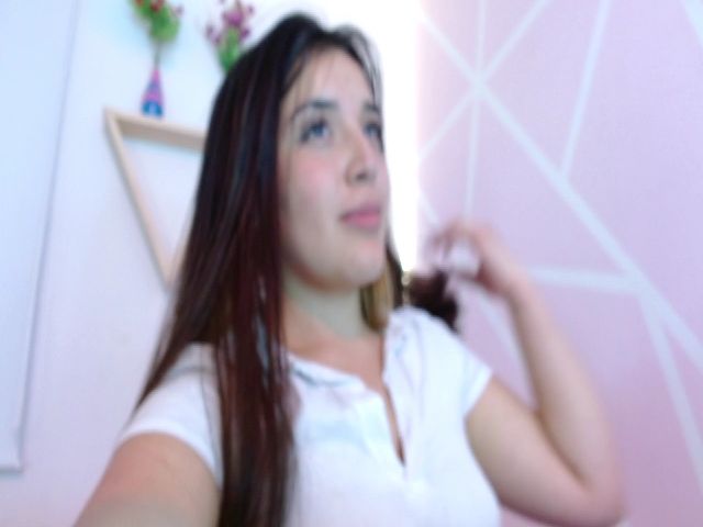 Live sex webcam photo for Charlotte005 #272279056