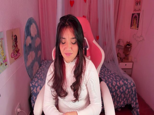 Live sex webcam photo for Charlotte005 #272818152