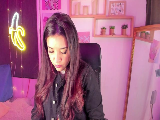Live sex webcam photo for Charlotte005 #272967398