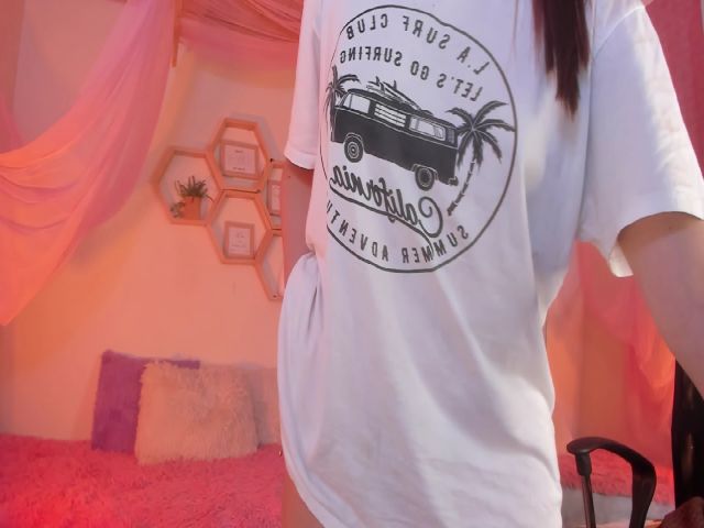 Live sex webcam photo for Charlotte005 #273134797