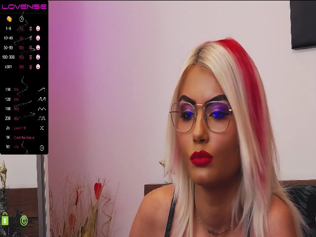 Live sex webcam photo for CharlotteQuin #271864901