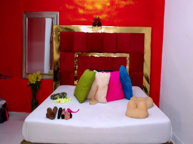 Live sex webcam photo for CharlotteWil #272074037