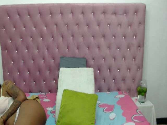 Live sex webcam photo for CharlotteWil #272366290