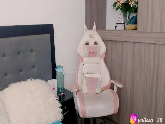 Live sex webcam photo for Charlotte_12 #273415334