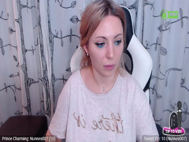 Live sex webcam photo for CharmingKARLA #271708689