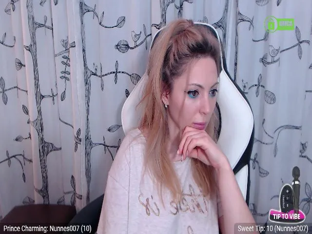 Live sex webcam photo for CharmingKARLA #271710397